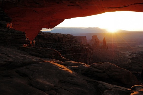 Sonnenaufgang am Mesa Arch in Utah USA